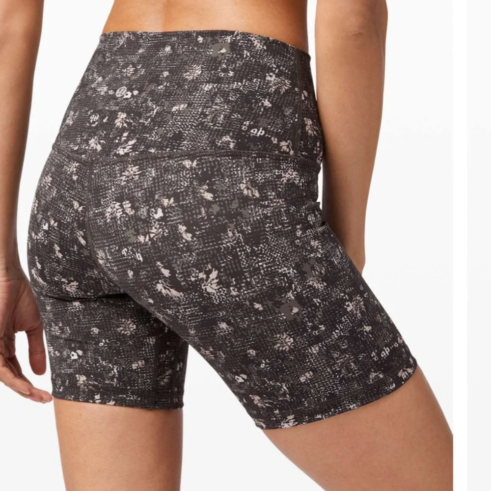 Lululemon Align 6" multi-patterned bike shorts - Picture 1 of 7